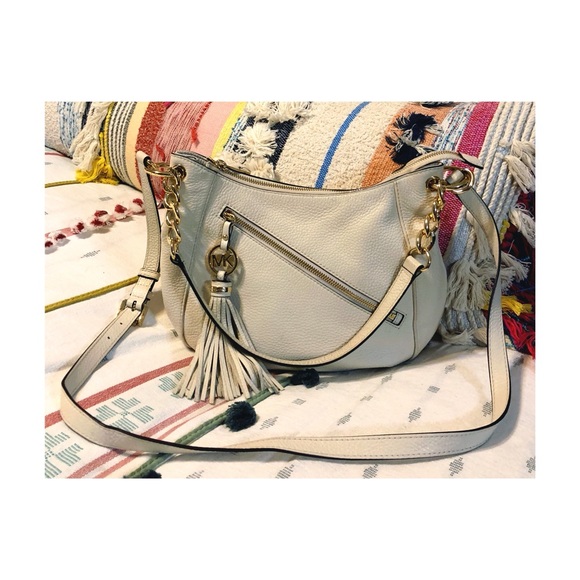 Michael Kors Handbags - Michael Kors leather ivory bag